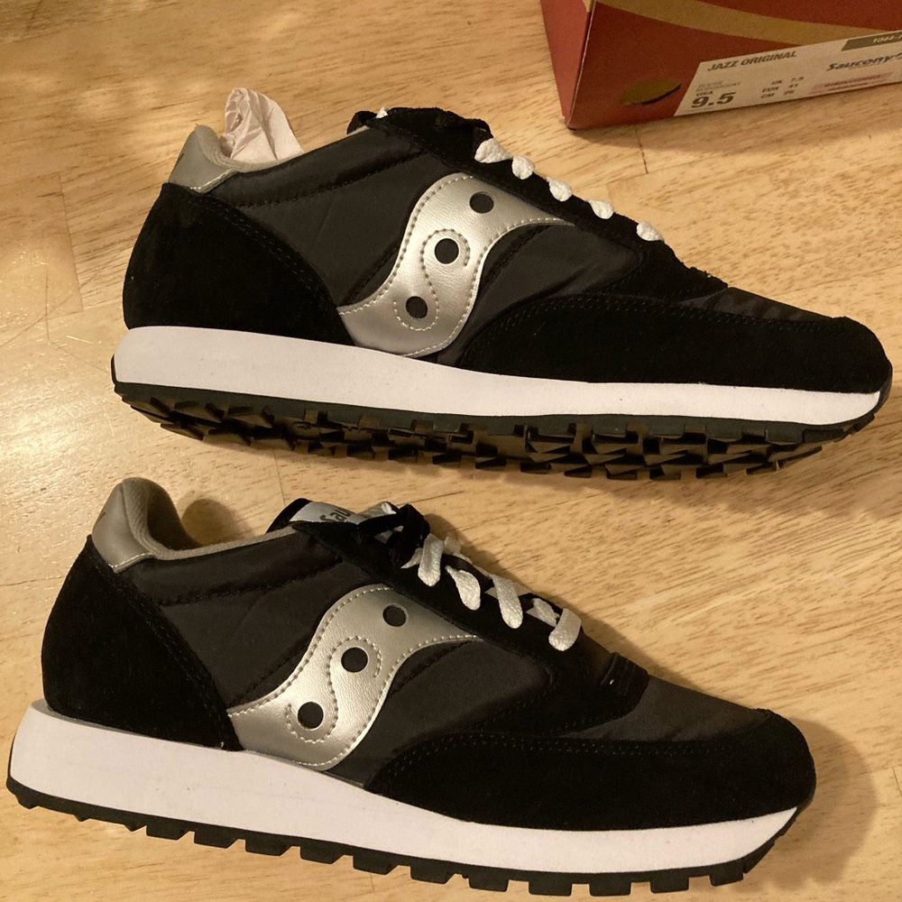 Saucony Jazz Original Black w/ Silver detail!! New in box.